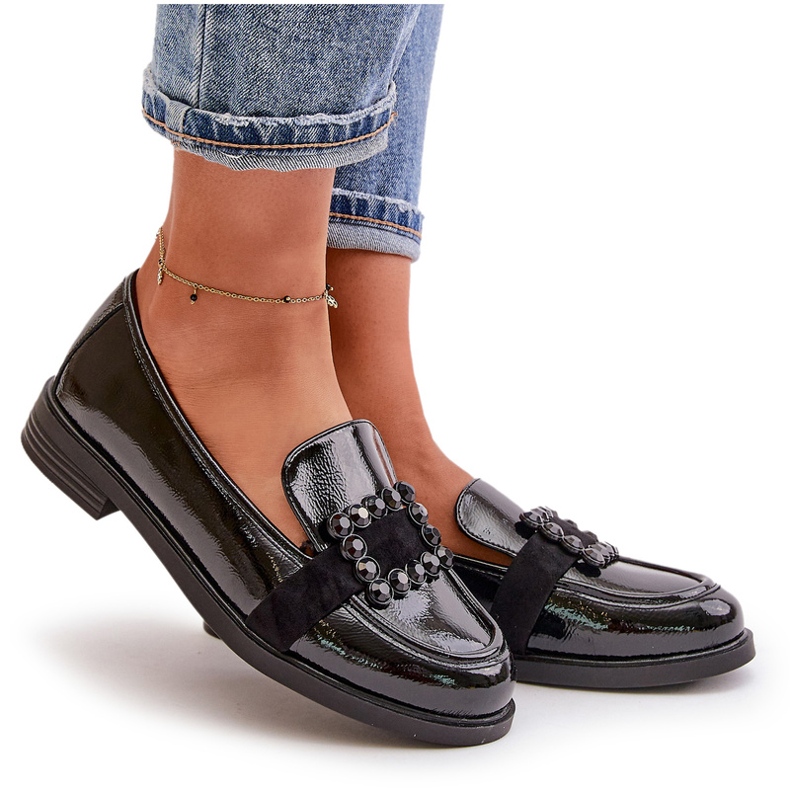 Női lakkbőr mokaszin díszítéssel, fekete Vinceza 58389 4