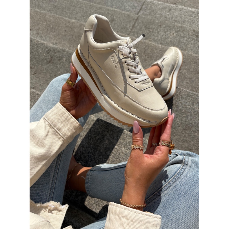 Női bőr cipők a Big Star RR274A334 bézs platformon 2