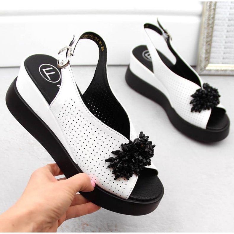 Bőr szandál gyöngyökkel Filippo W PAW529B fehér 1