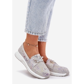 A természetes bőrből készült velúr cipő az Artiker 56C2104 szürke platformon 1