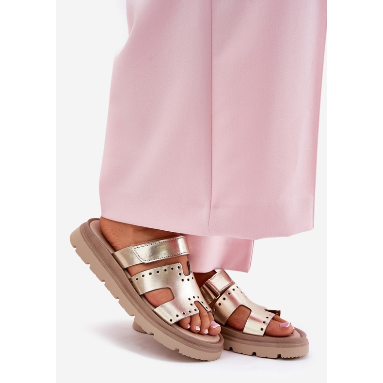 Női természetes bőr papucs a Zazoo 40440 aranyplatformon aranysárga 1