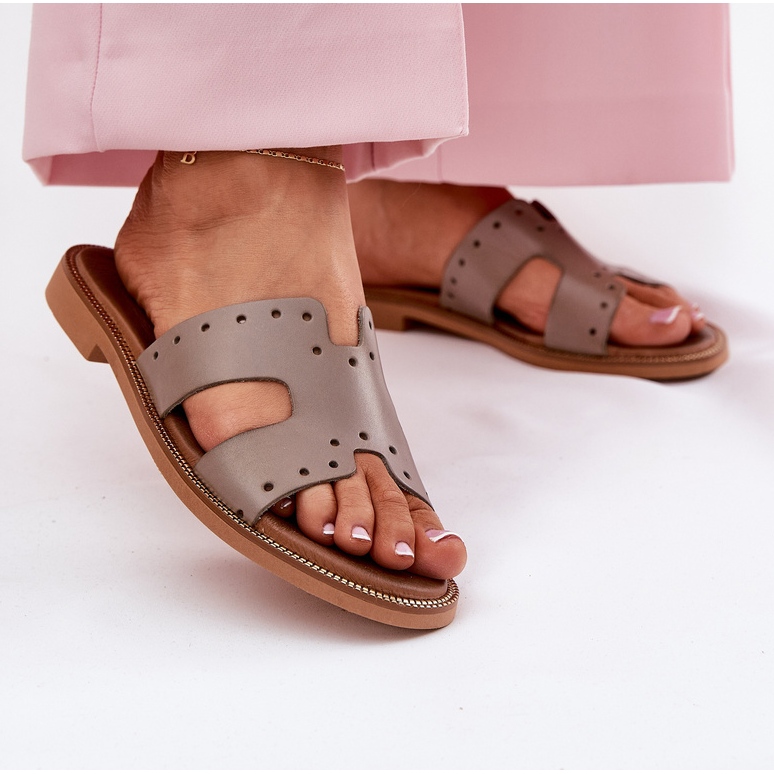 Zazoo 40326 női papucs dekoratív kivágásokkal sötét boon bézs 2