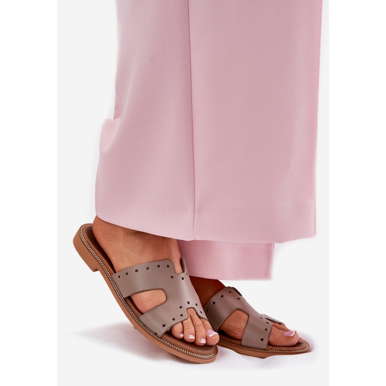 Zazoo 40326 női papucs dekoratív kivágásokkal sötét boon bézs 1