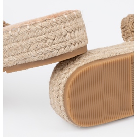 Seastar Bézs szárnyak fonott egy platformon csatokkal 1