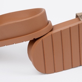 Seastar Barna flip -flopok dekorációval 1