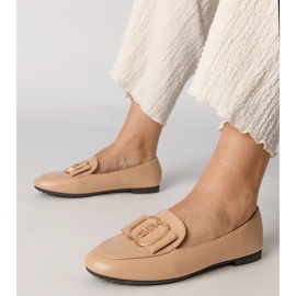 Krémes női cipők arany dekorációval tejszínes 1