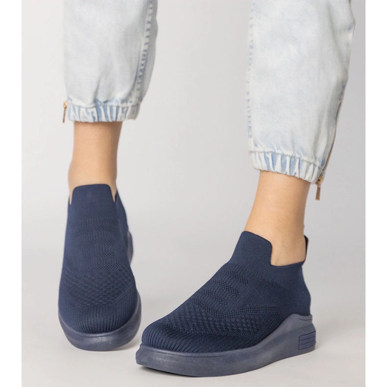 Sötétkék zokni cipők 2
