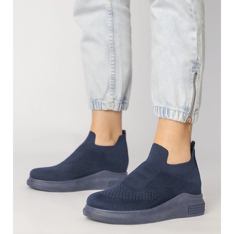 Sötétkék zokni cipők 1