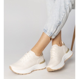 Bézs sportos cipők arany beillesztéssel 2