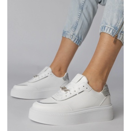 Csillogó és cirkonokkal díszített fehér és ezüst cipők 1 Csillogó és cirkonokkal díszített fehér és ezüst cipők 1