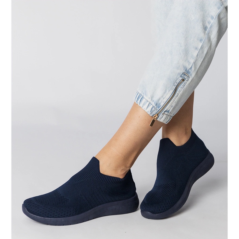 Sötétkék sport cipők zoknivalókkal 1