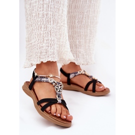 Lapos női szandál Artiker 54C1334 fekete dekorációkkal 2