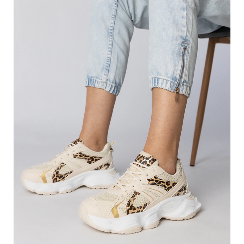 Panther sport cipők egy hatalmas talpon bézs 1