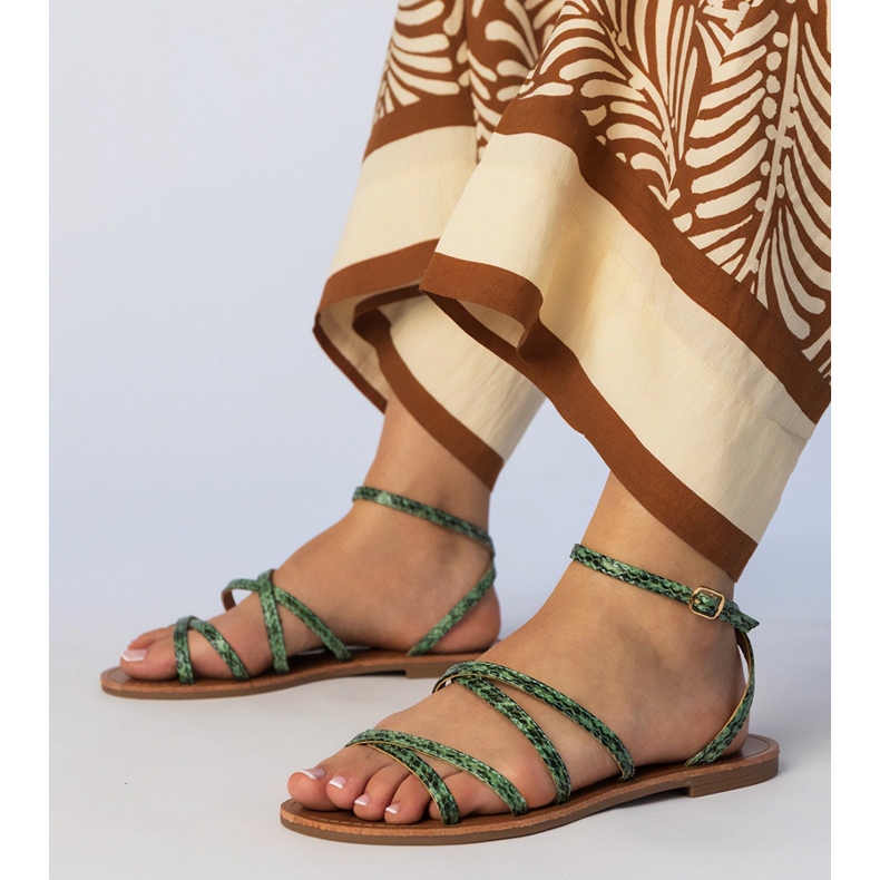 Zöld szandál egy lapos talpon 1