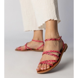 Rózsaszín szandál egy lapos talpon 1