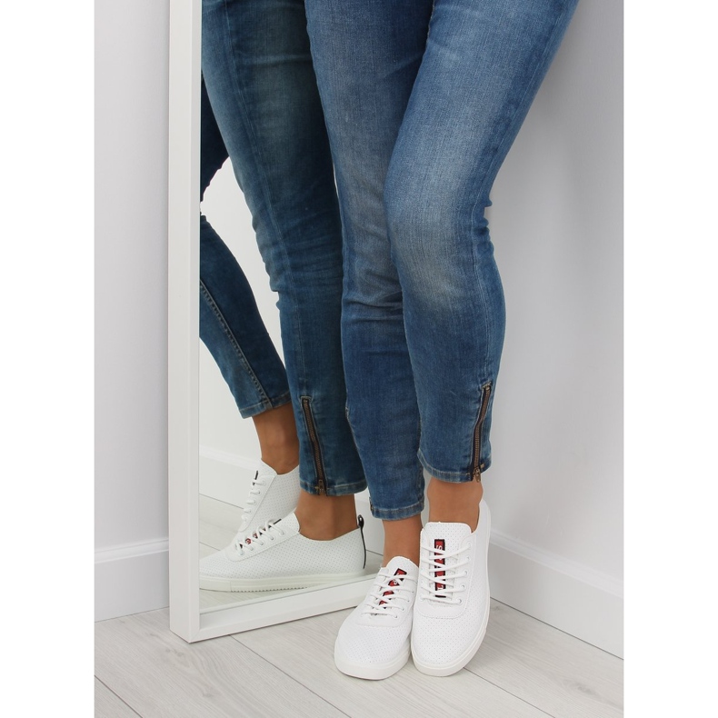 Fehér, puha női tornacipő 2