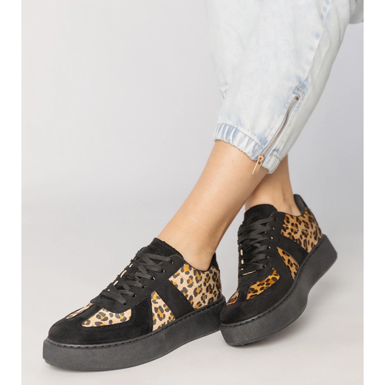 Feketeüzemű női cipők 2