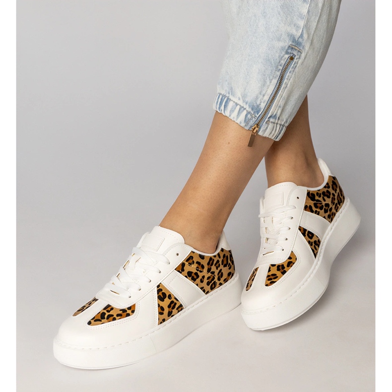 Női fehér poros cipők 2