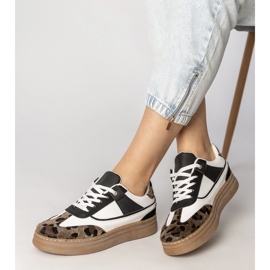 Fekete -fehér cipők leopárd kiegészítővel 1