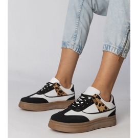 Fehér és fehér cipők leopárd tartozékkal 1