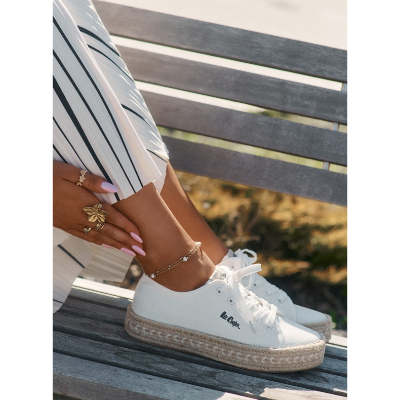 Női cipők Lee Cooper LCW-25-44-3217 zsinórral fehér 2