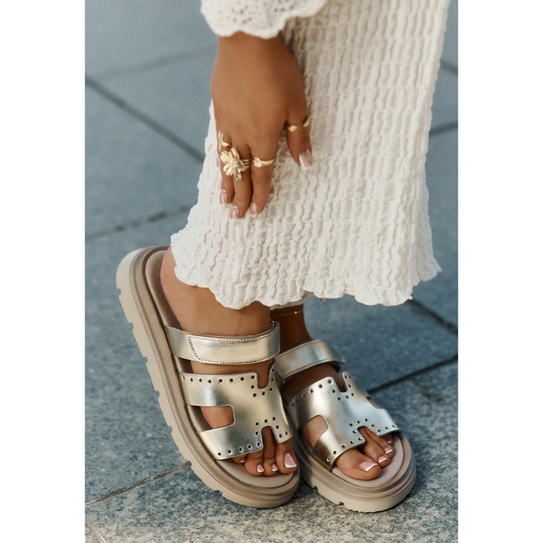 Női természetes bőr papucs a Zazoo 40440 aranyplatformon aranysárga 2