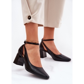 Bőrszivattyúk az oszlopon Maciejka K6816-01 fekete 2