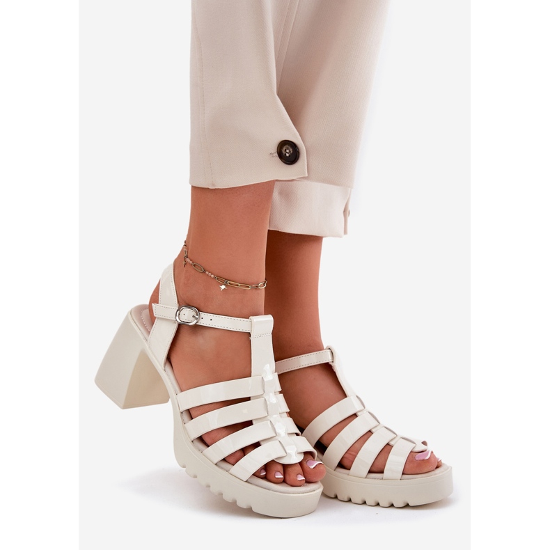 Festett női bőr szandál a Vinceza 66621 Light koldus poszton bézs 1