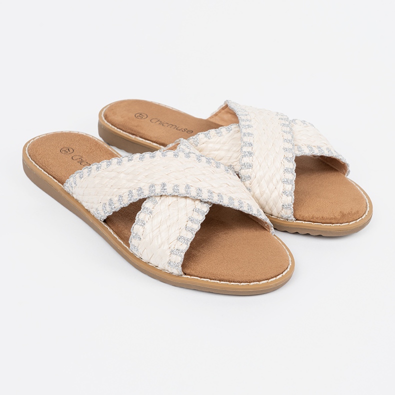 Fehér szárnyak fonott egy lapos talpon 1