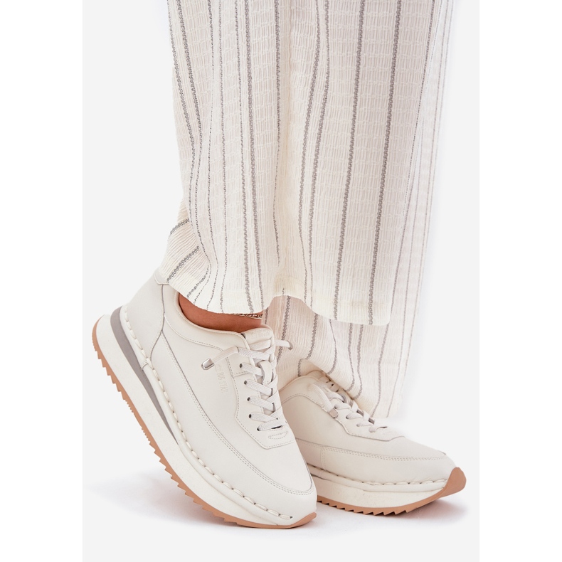 Női bőr cipők a Big Star RR274A333 fehér platformon 1