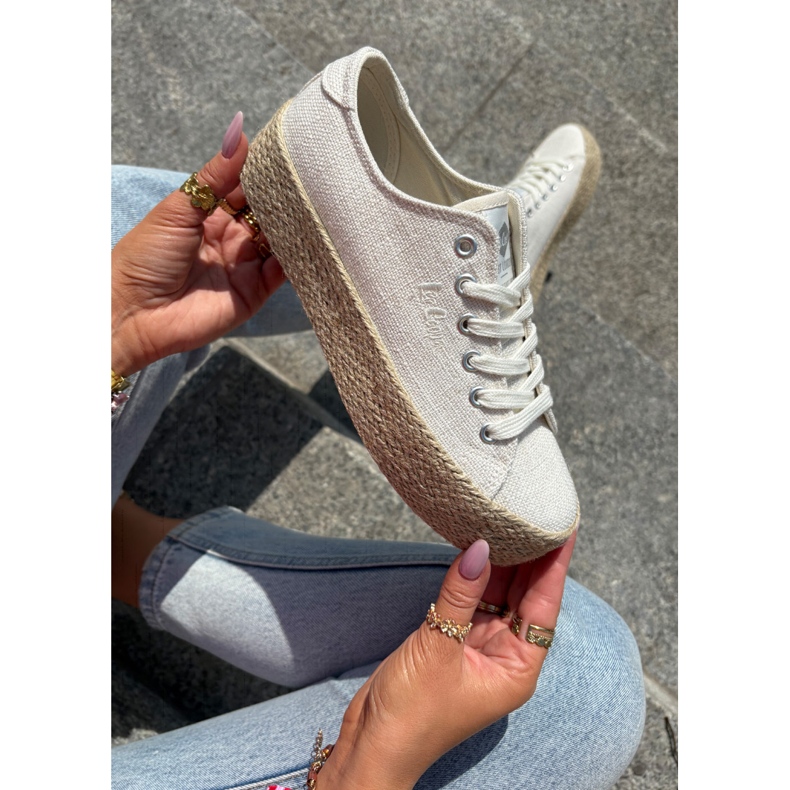 Női cipők a platformon a Lee Cooper LCW-25-02-3284 zsinórral bézs 1