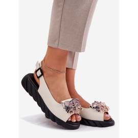 Női bőr szandál Artiker 54C1627 kristályokkal bézs 1