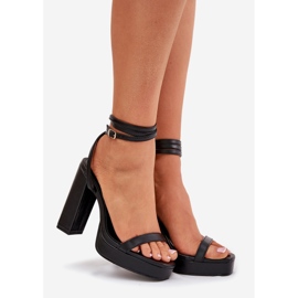 Női szandál fekete csíkkal 1