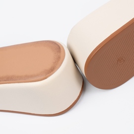 Seastar Női fényt hordozó platform papucs bézs 2 Seastar Női fényt hordozó platform papucs bézs 2