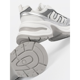 Fehér női cipők ezüst betétekkel 1