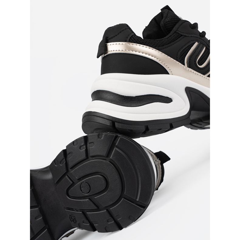 Fekete női cipők arany betétekkel 1