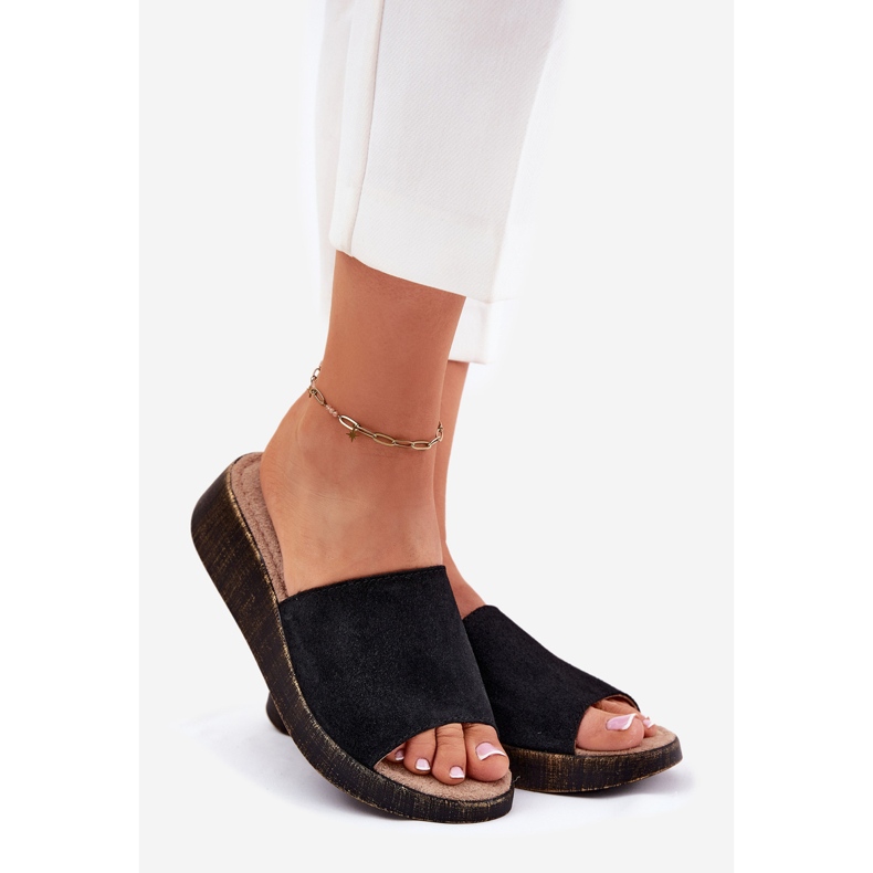 Női velúr flip -flopok a panto Fino RR267043 fekete ékeken 1