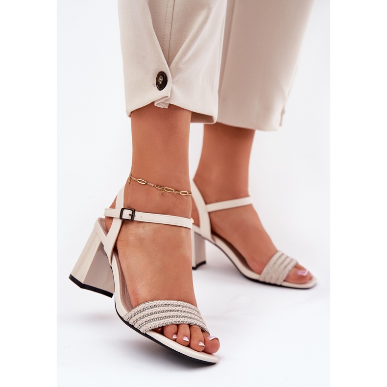 Vinceza Női szandál a poszton cirkonokkal és Vinceeza 62228 fekete bézs 2