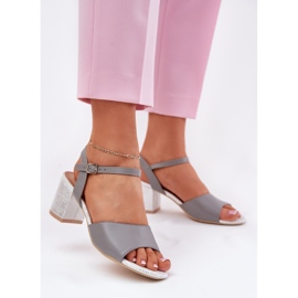 Női szandál a Vinceza 20275 posztján szürke 2
