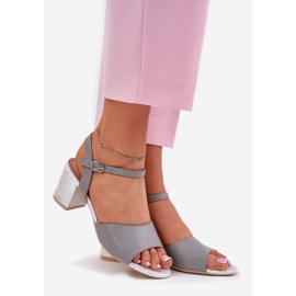 Női szandál a Vinceza 20275 posztján szürke 1