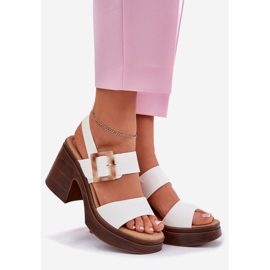 Vinceza Női szandál egy hatalmas sarkú és Vinceeza platformon 17387 fehér 1