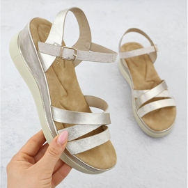 Vinceza Női szandál az arany éken Vince 15358 aranysárga 1