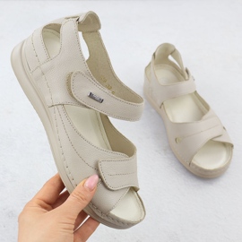 EKRI Helios 139-10 bőr tépőzáras szandál bézs 1