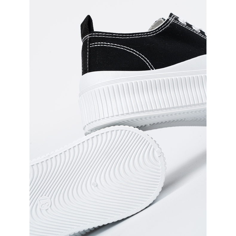 Fekete-fehér tornacipő vastag talppal 1