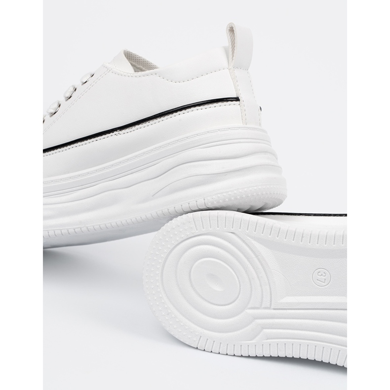 Shelvt Női fehér cipők a platformon 1