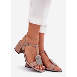 Vinceza Bőr lakkozott női szandál az oszlopon, Vinceeza 91134 bézs 1