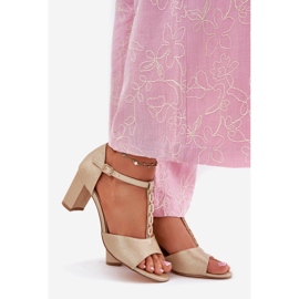 EVento Női szandál az oszlopon, dekoratív öko bőr övvel aranysárga 1