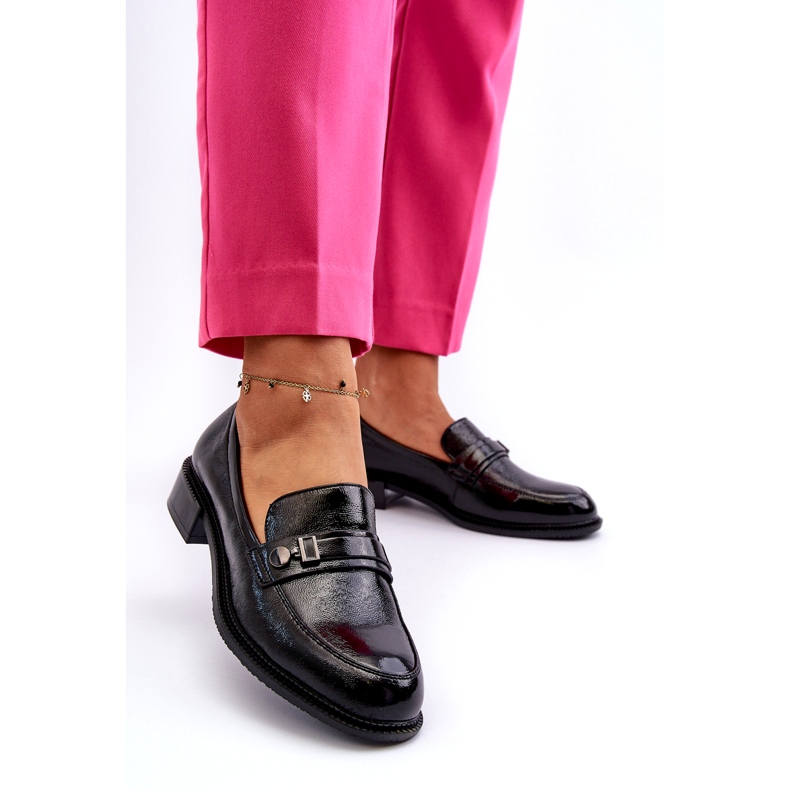 Vinceza Női lakkozott fekete cipő díszes 1