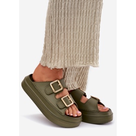 Inna A női papucsok a platformon aranycsukkal zöld 1