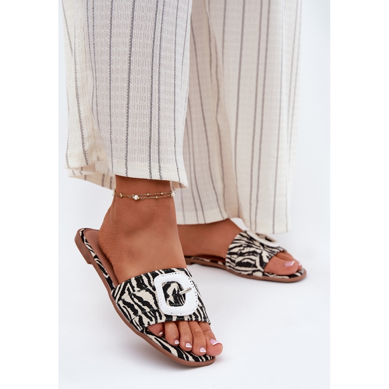 Inna Lapos női papucs dekoratív zebra csatjával fehér 2